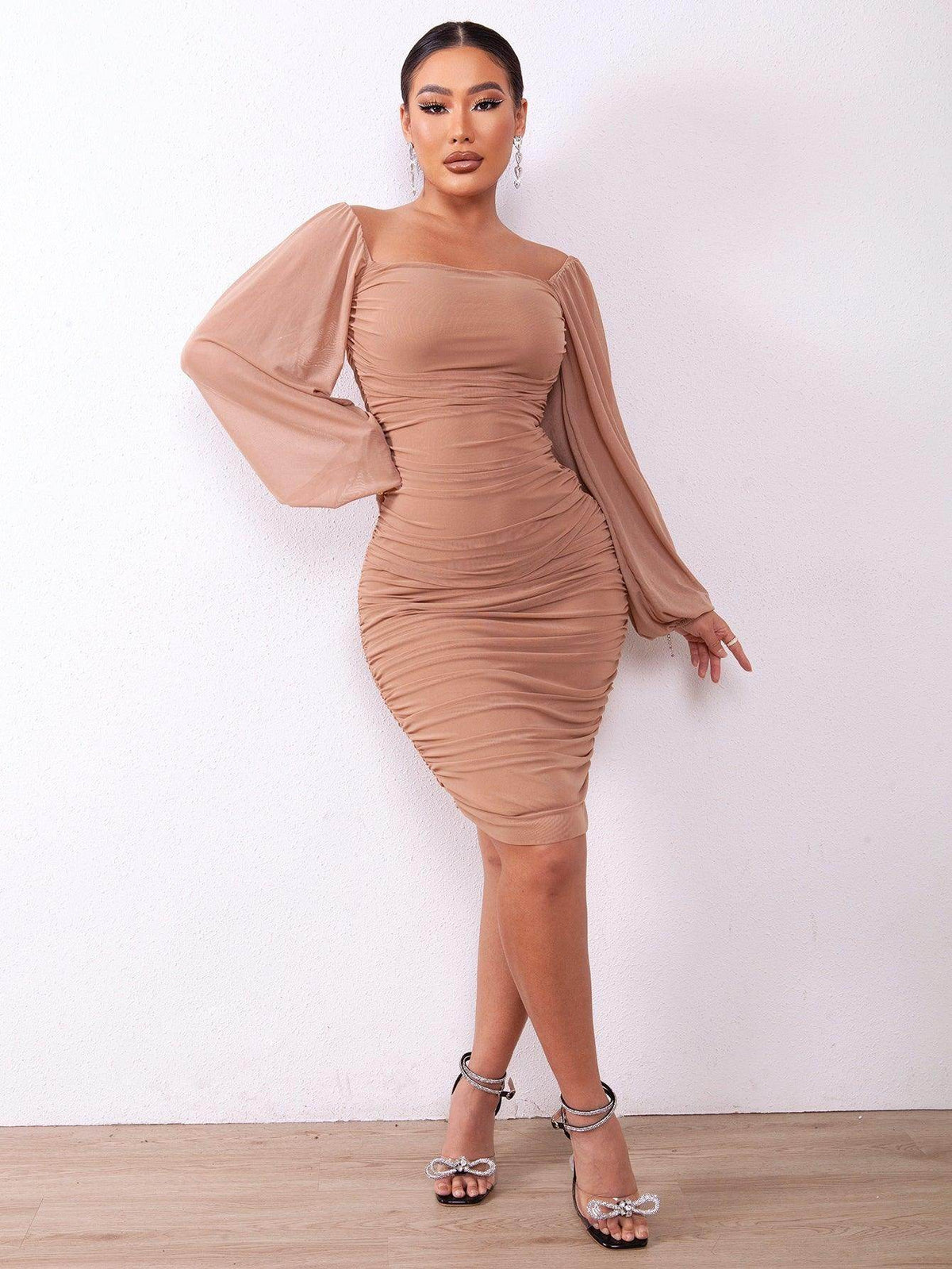 Zip-Back Ruched Bodycon Dress for Chic Minimalist Style